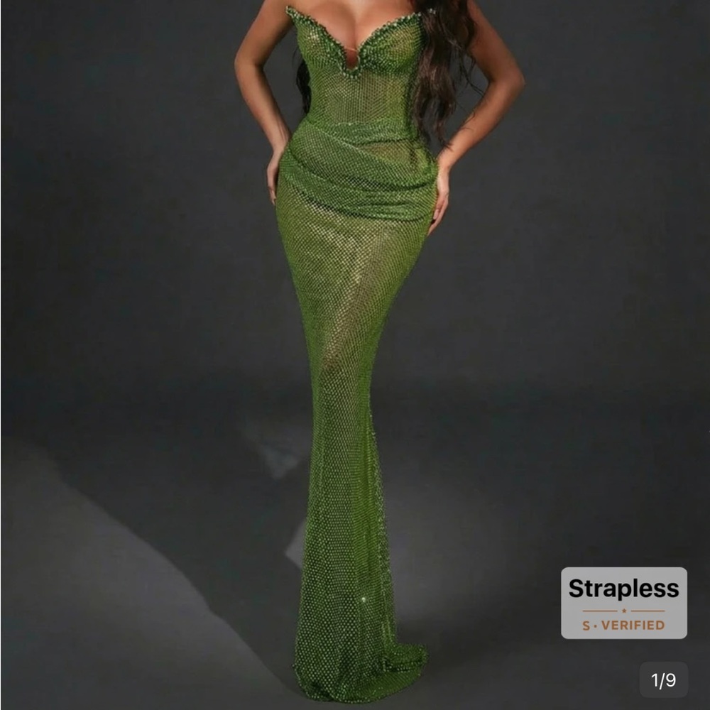 Elegant Green Strapless Evening Gown
